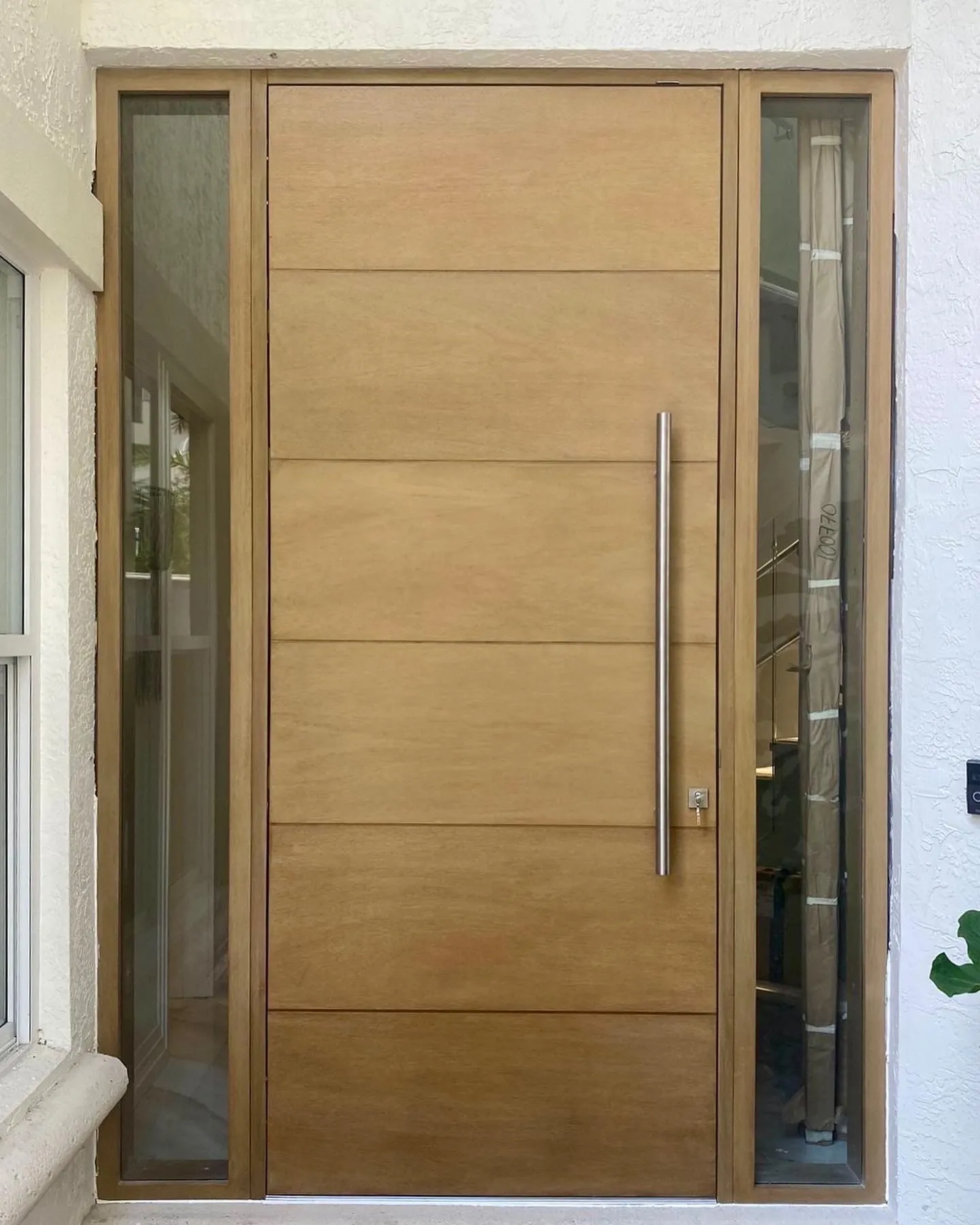 Hurricane-Pivot-Doors-Aventura-Stockholm-100770_1