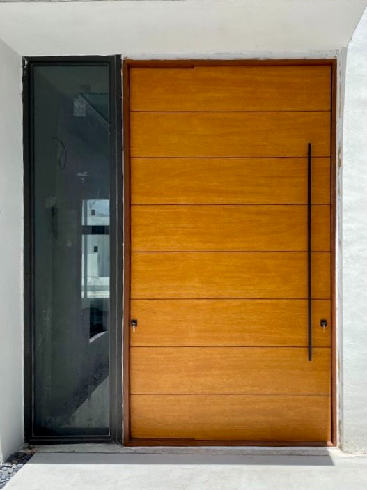 Hurricane-Pivot-Doors-Aventura-Taybooto-100703_1