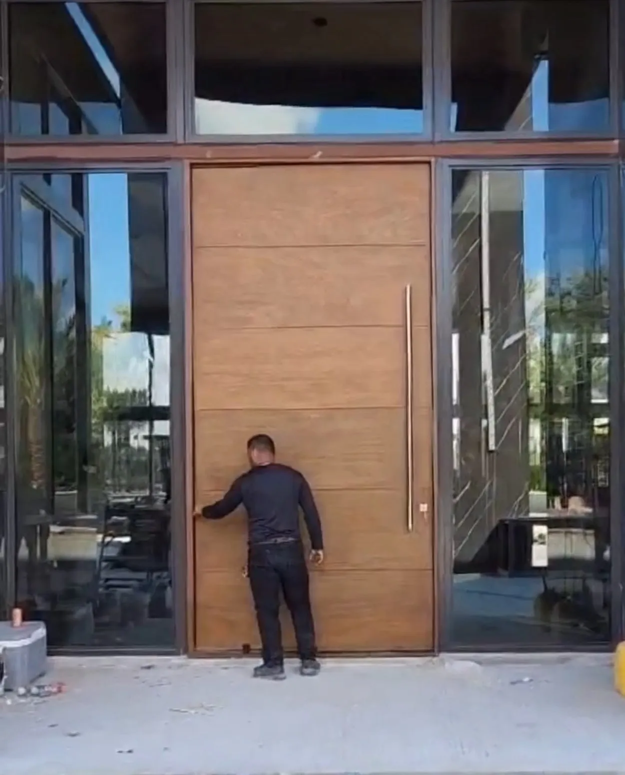 Hurricane-Pivot-Doors-Coral-Gables-Taybooto-_114013