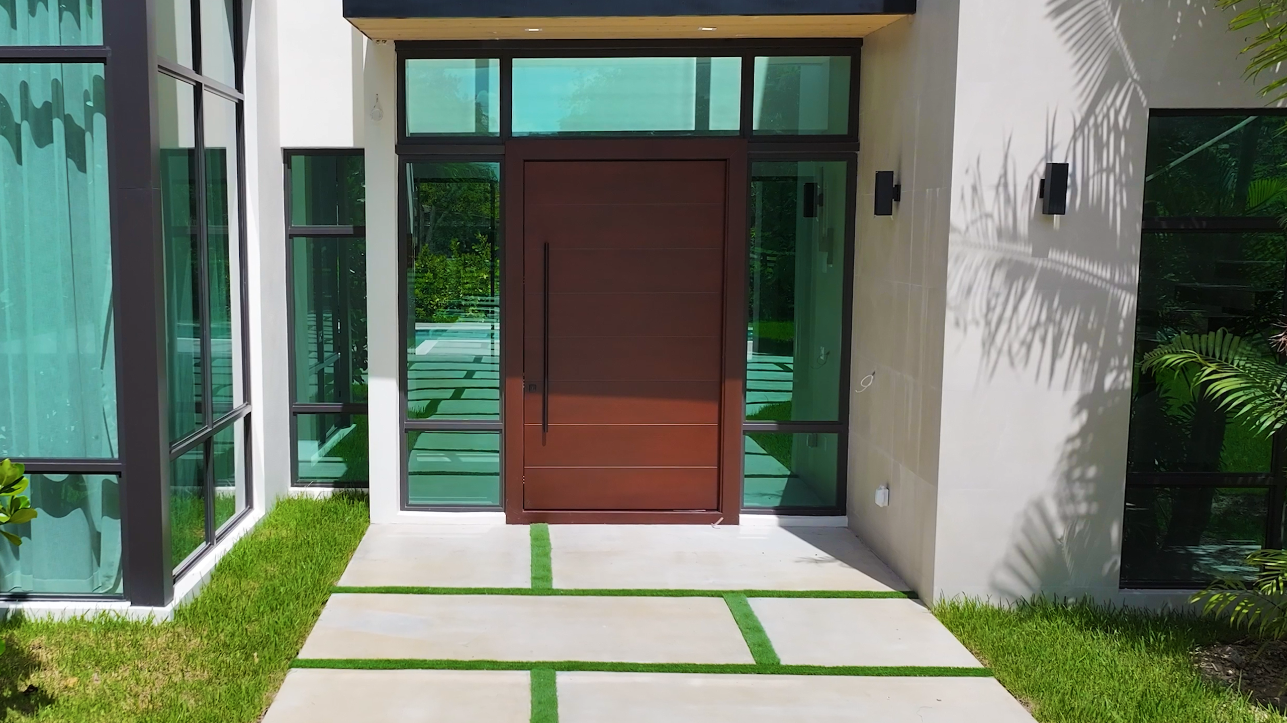 Hurricane-Pivot-Doors-Fort-Lauderdale-Taybooto_3-3