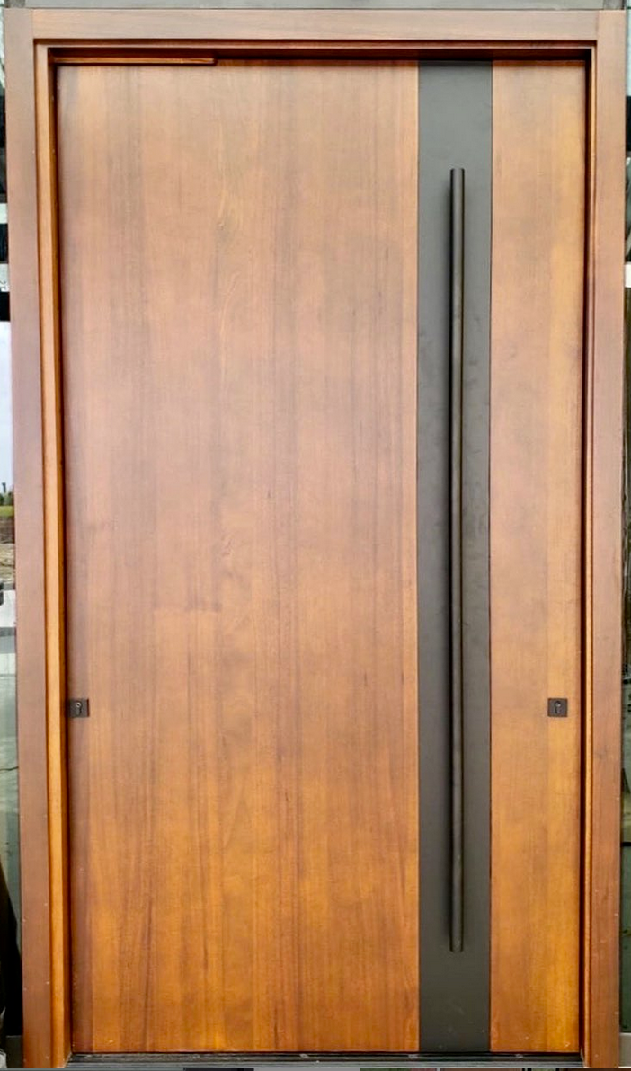 Hurricane-Pivot-Doors-Hialeah-PivotwithBlackHandle