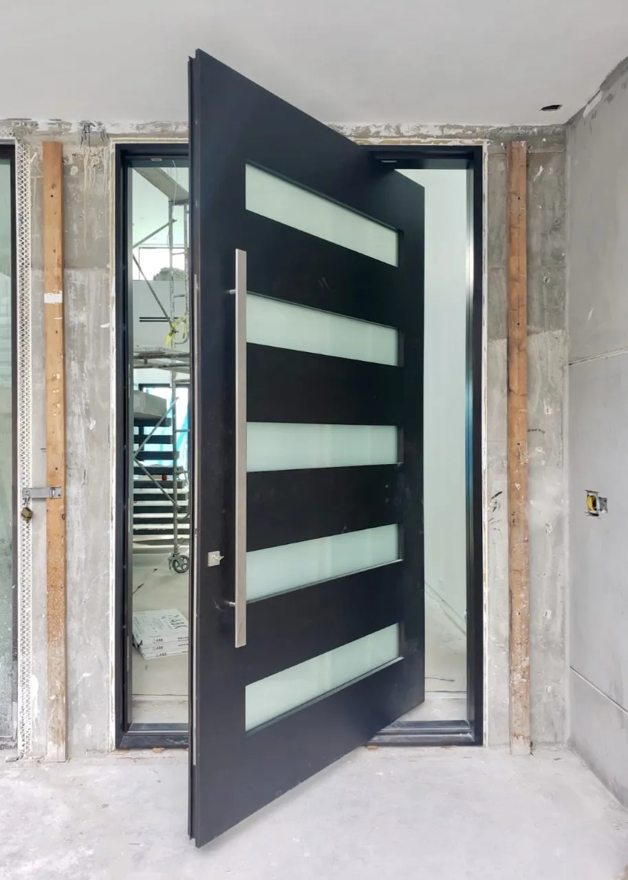 Hurricane-Pivot-Doors-Homestead-Pivot_90857_2