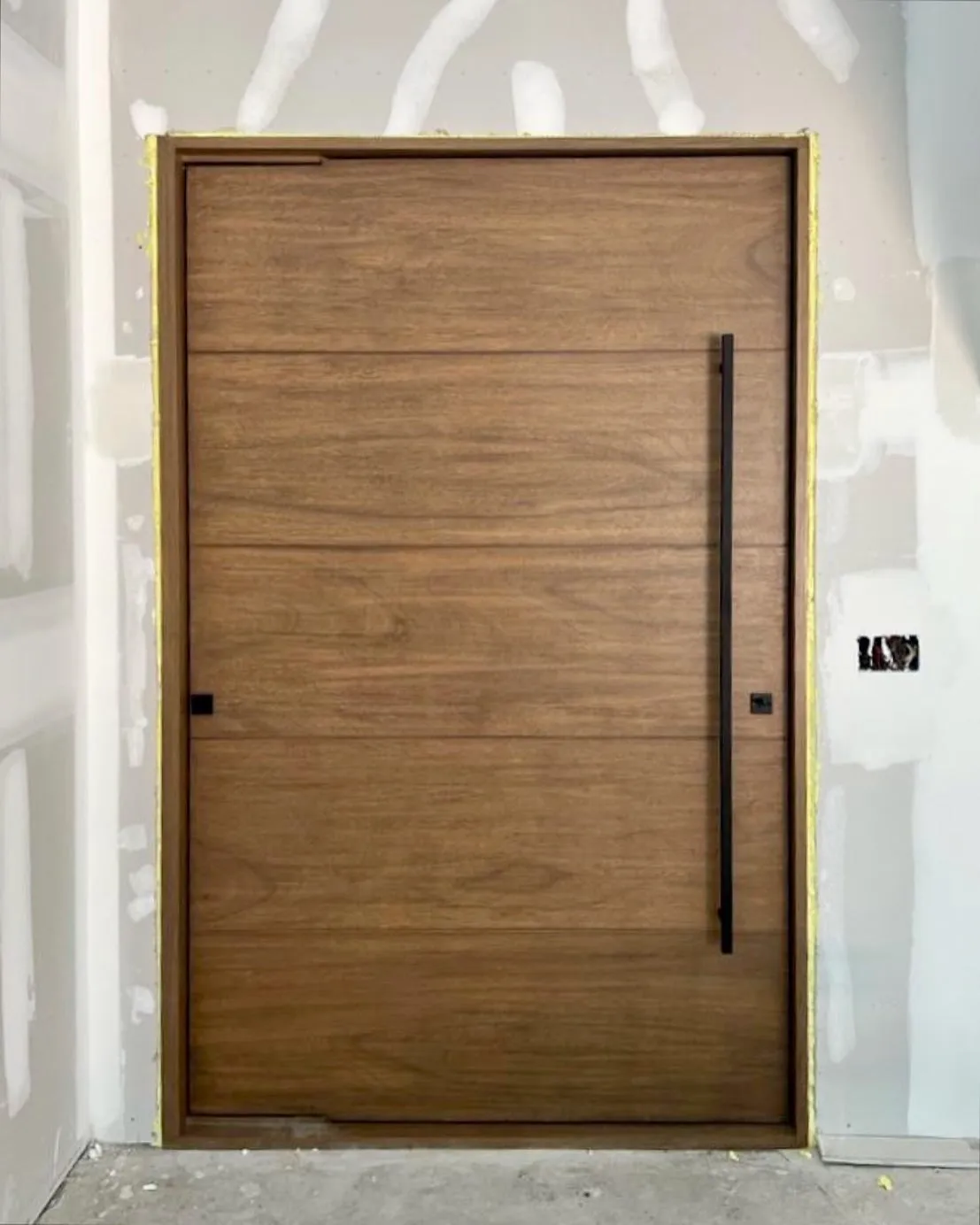 Hurricane-Pivot-Doors-Miramar-Taybooto-106648_1