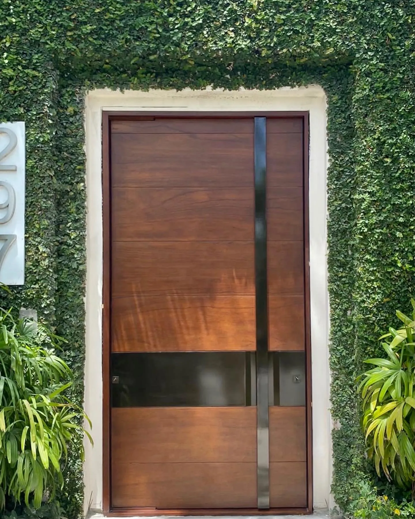 Hurricane-Pivot-Doors-Weston-Kamakura-98302_1