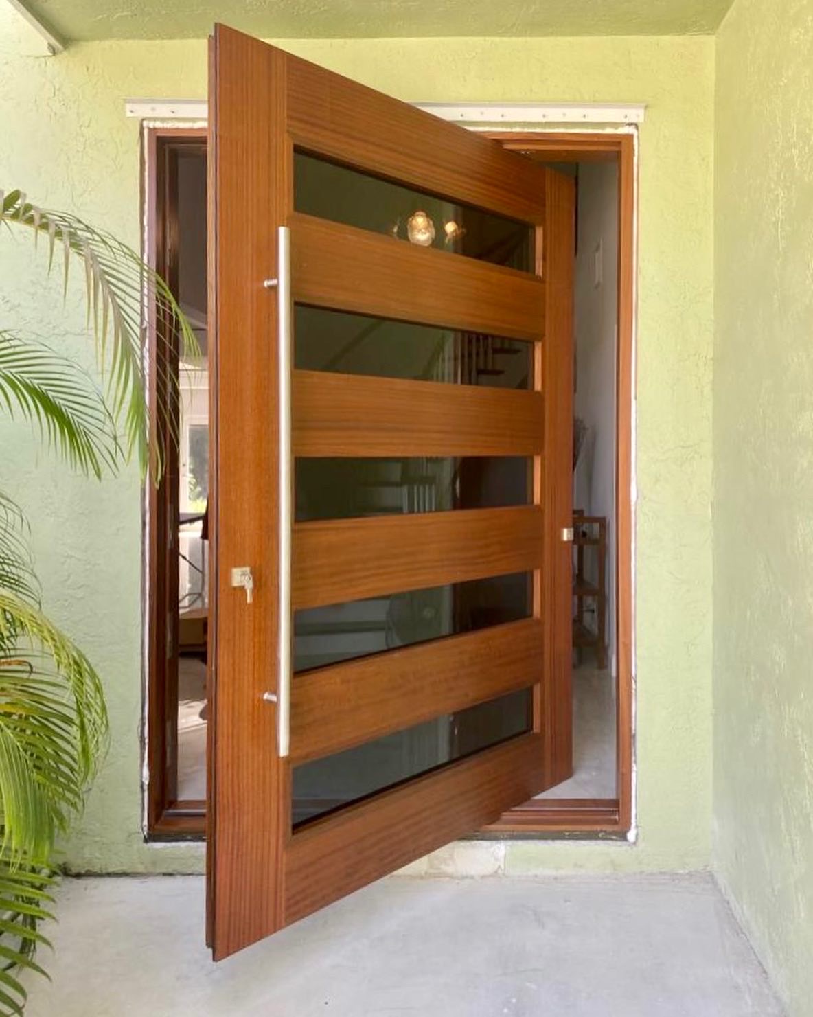 Hurricane-Pivot-Doors-Tiama-5-103155_2